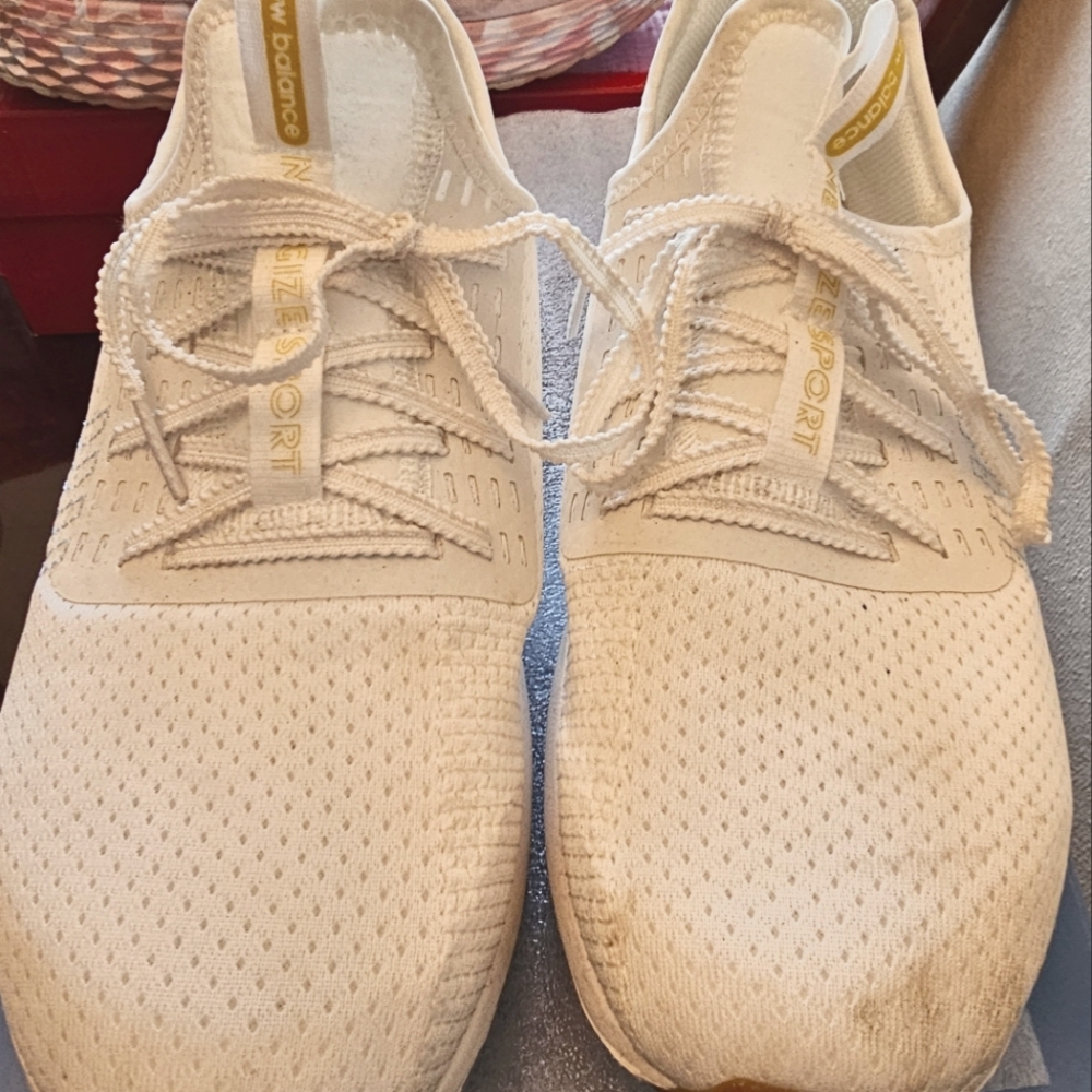 New Balance size 9.5 Womens